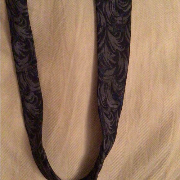 Zenio Dark Blue Paisley Tie - Picture 4 of 5